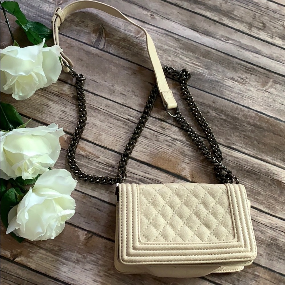 Nude shoulder bag